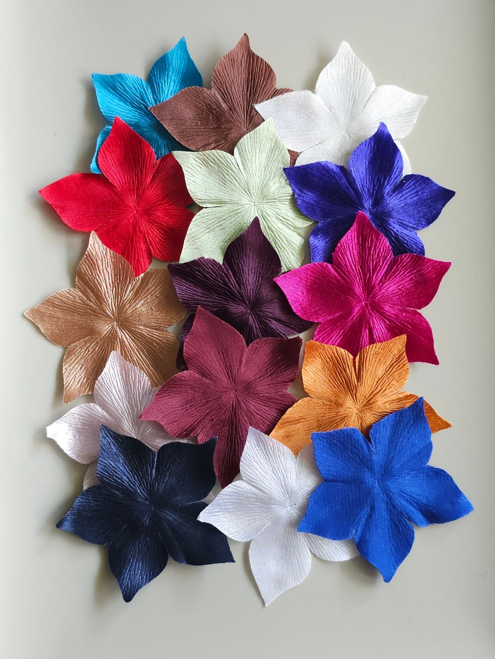 Lot de 15 fleurs en satin de soie couleur pour bijoux mariage, scrapbooking, carterie, couture