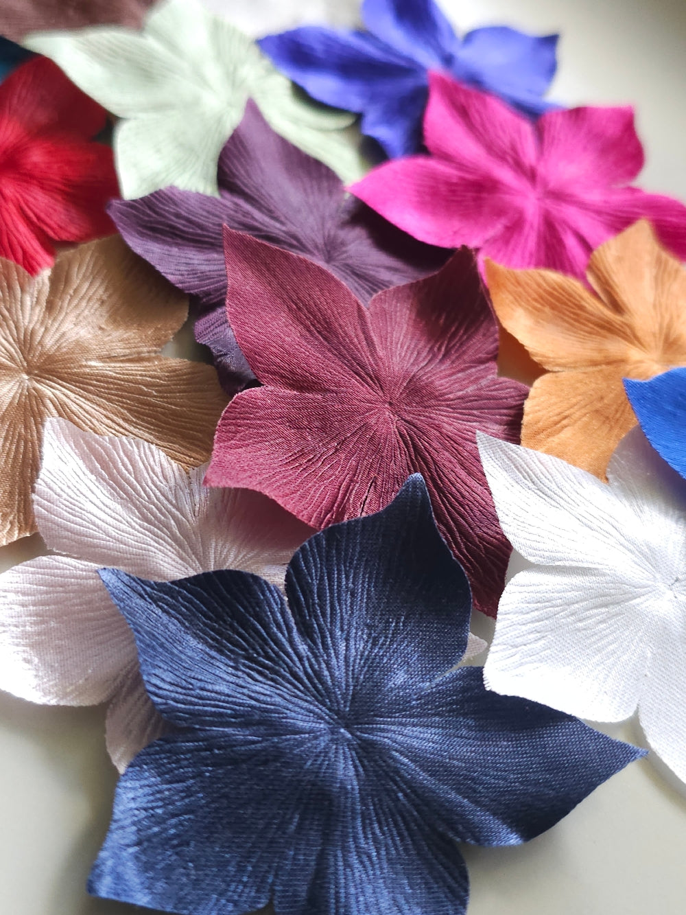 Lot de 15 fleurs en satin de soie couleur pour bijoux mariage, scrapbooking, carterie, couture