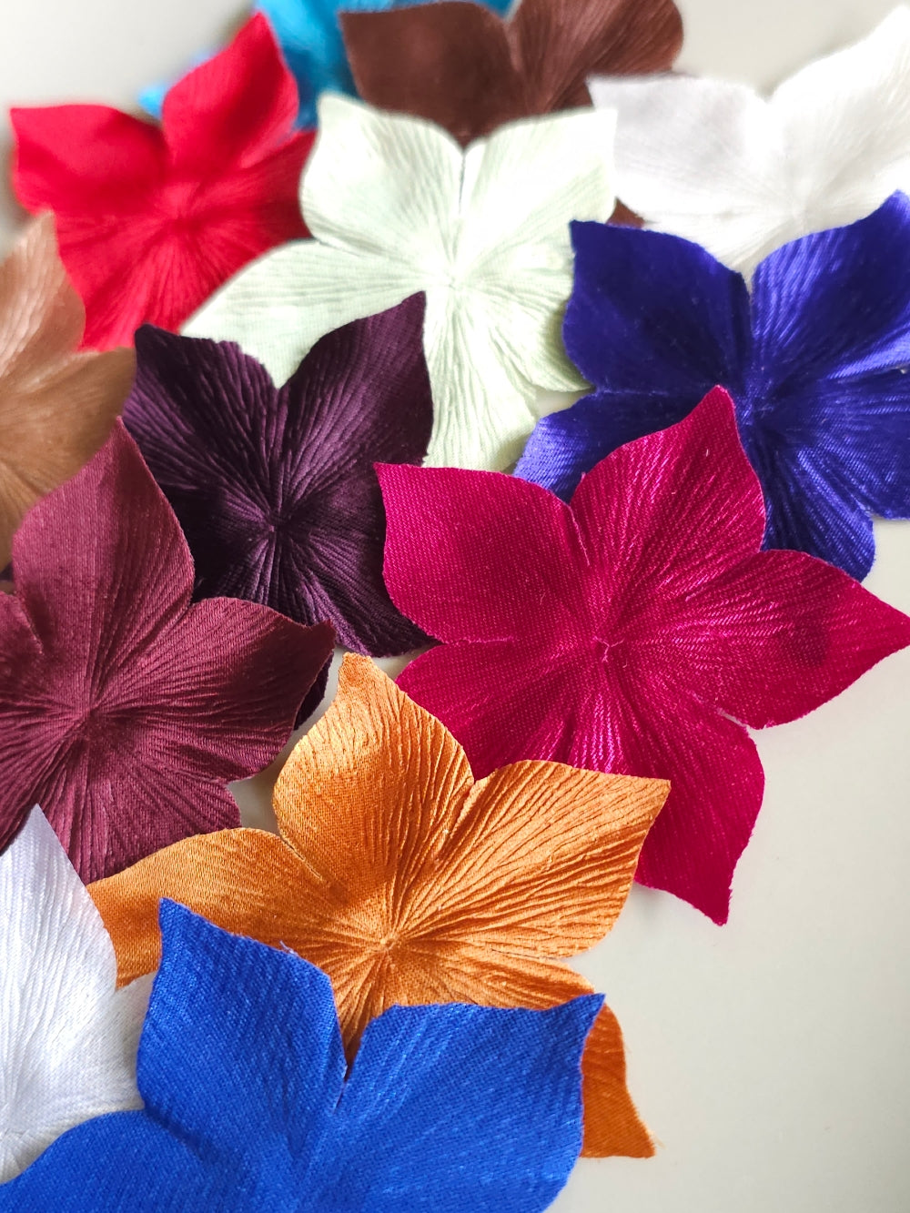 Lot de 15 fleurs en satin de soie couleur pour bijoux mariage, scrapbooking, carterie, couture