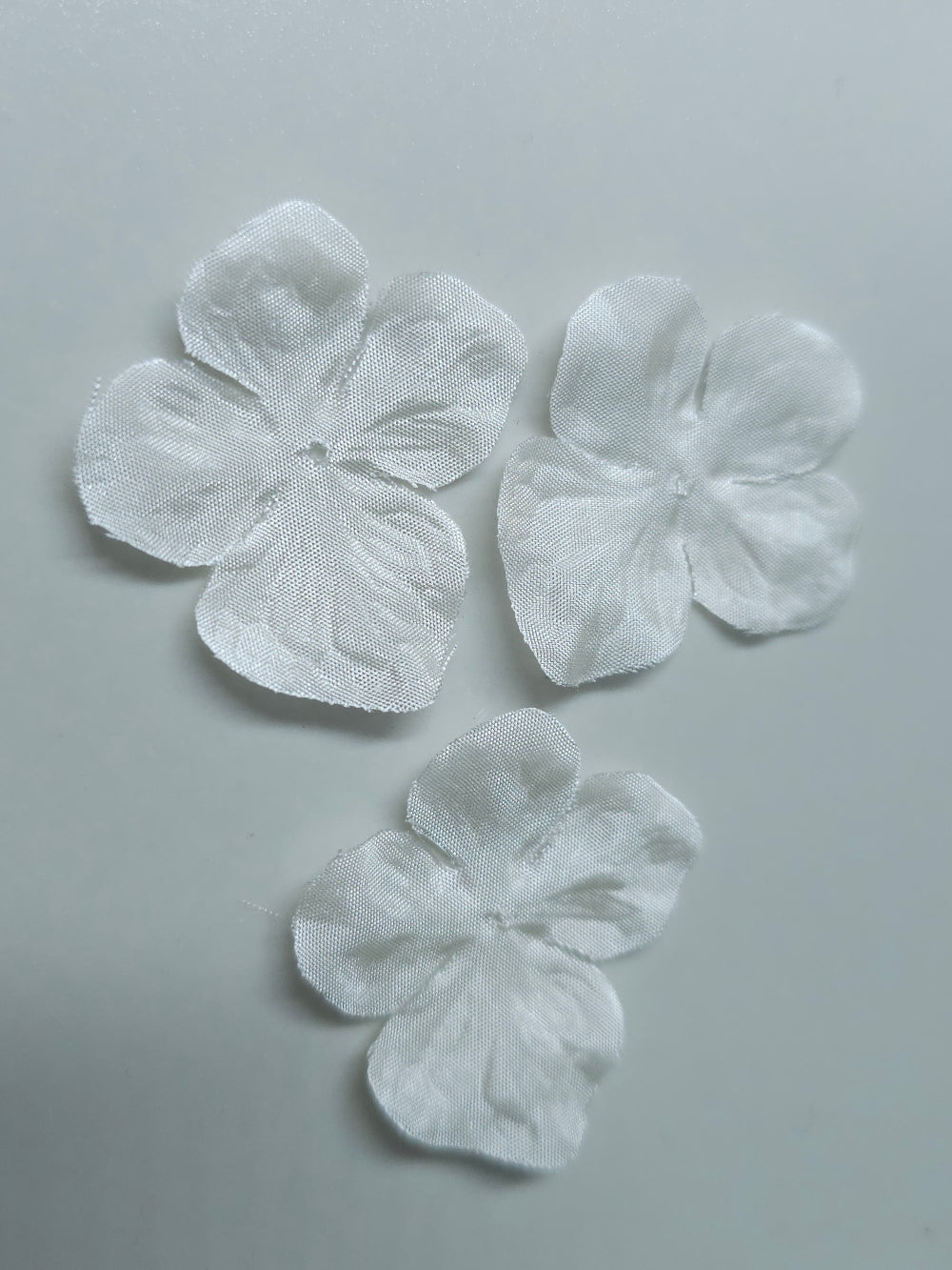 3 fleurs hortensia en pongé de soie ivoire pour bijoux mariage, scrapbooking, carterie, couture