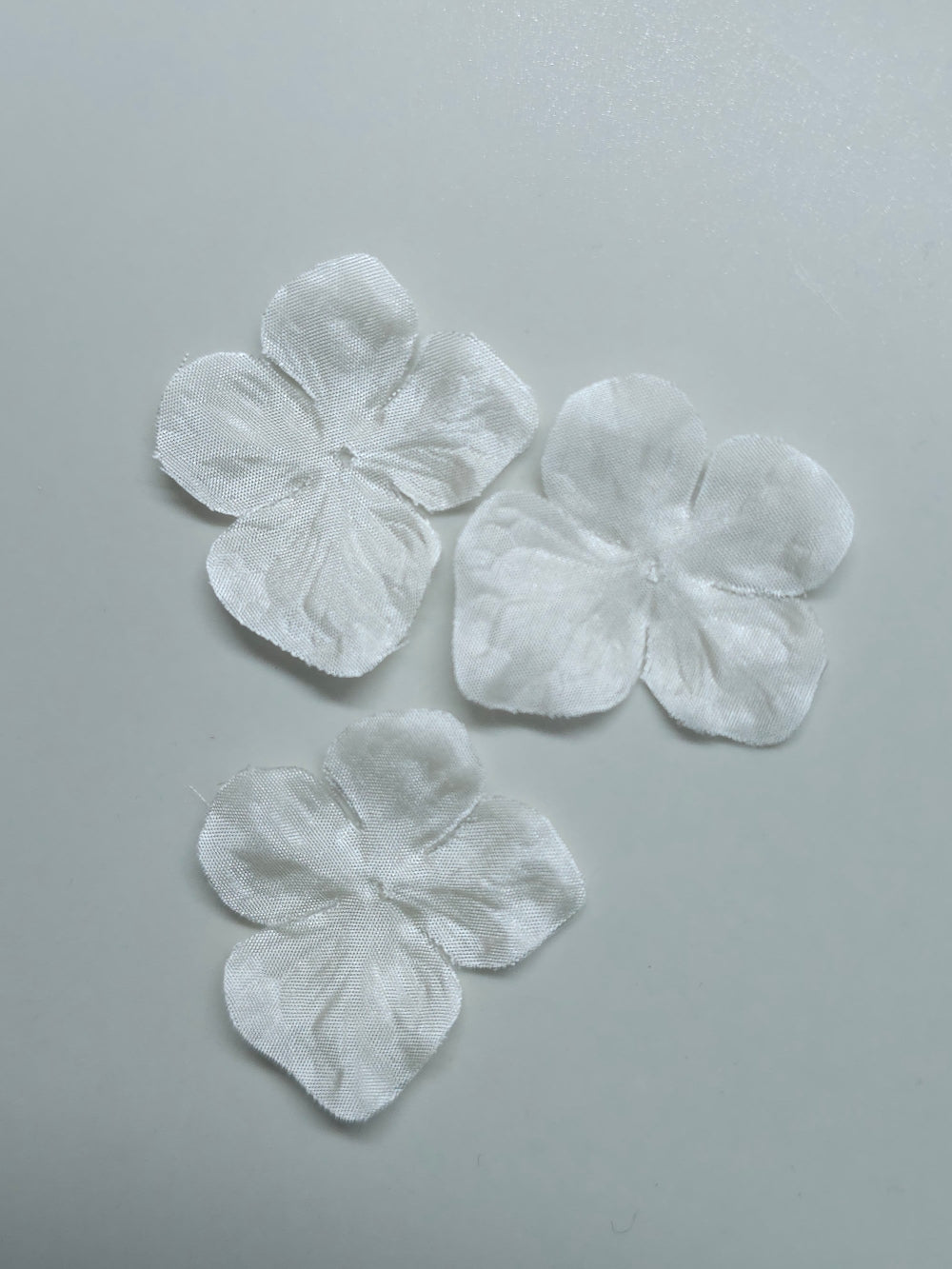 3 fleurs hortensia en pongé de soie ivoire pour bijoux mariage, scrapbooking, carterie, couture