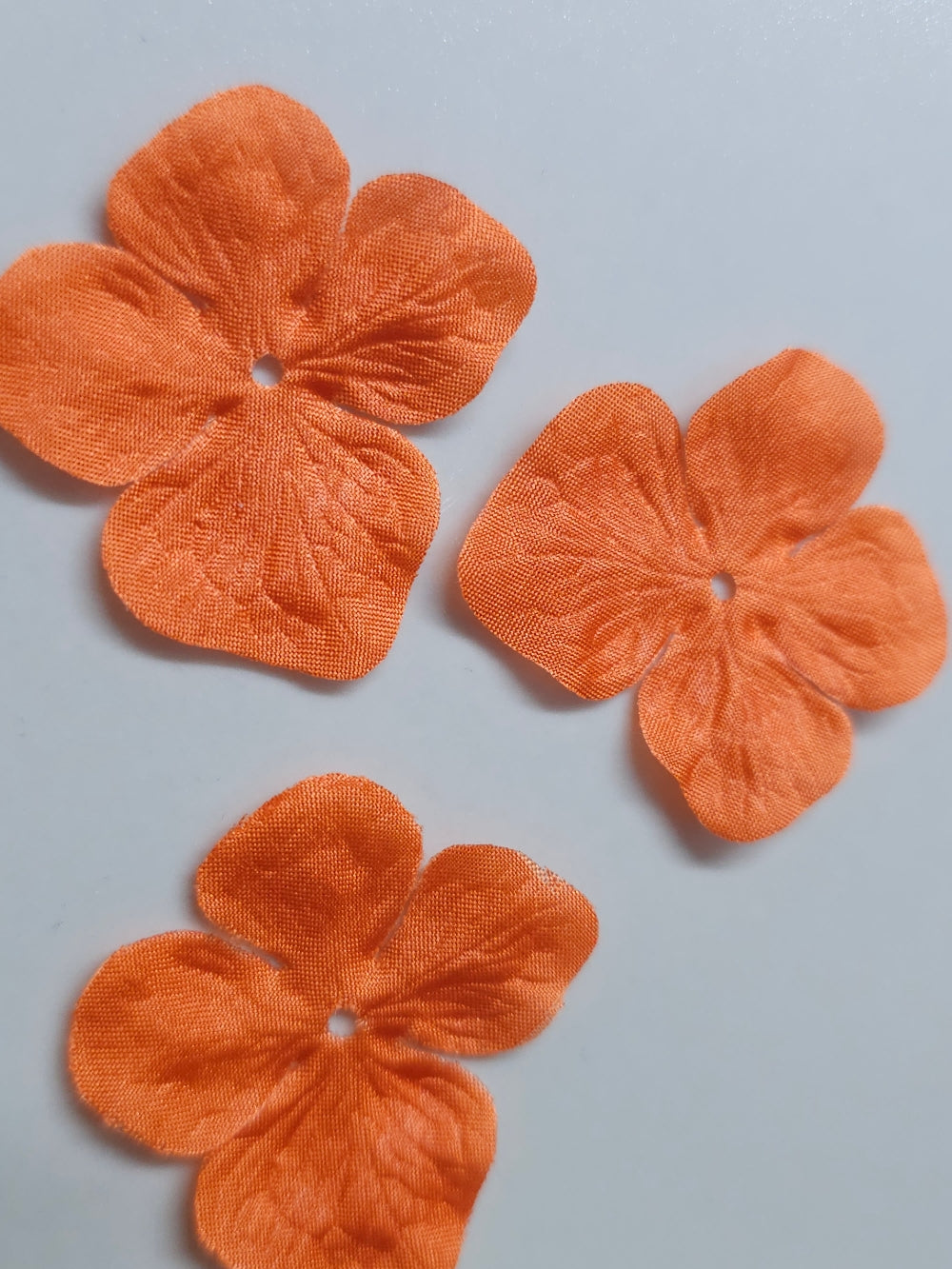 3 fleurs hortensia en pongé de soie orange pour bijoux mariage, scrapbooking, carterie, couture