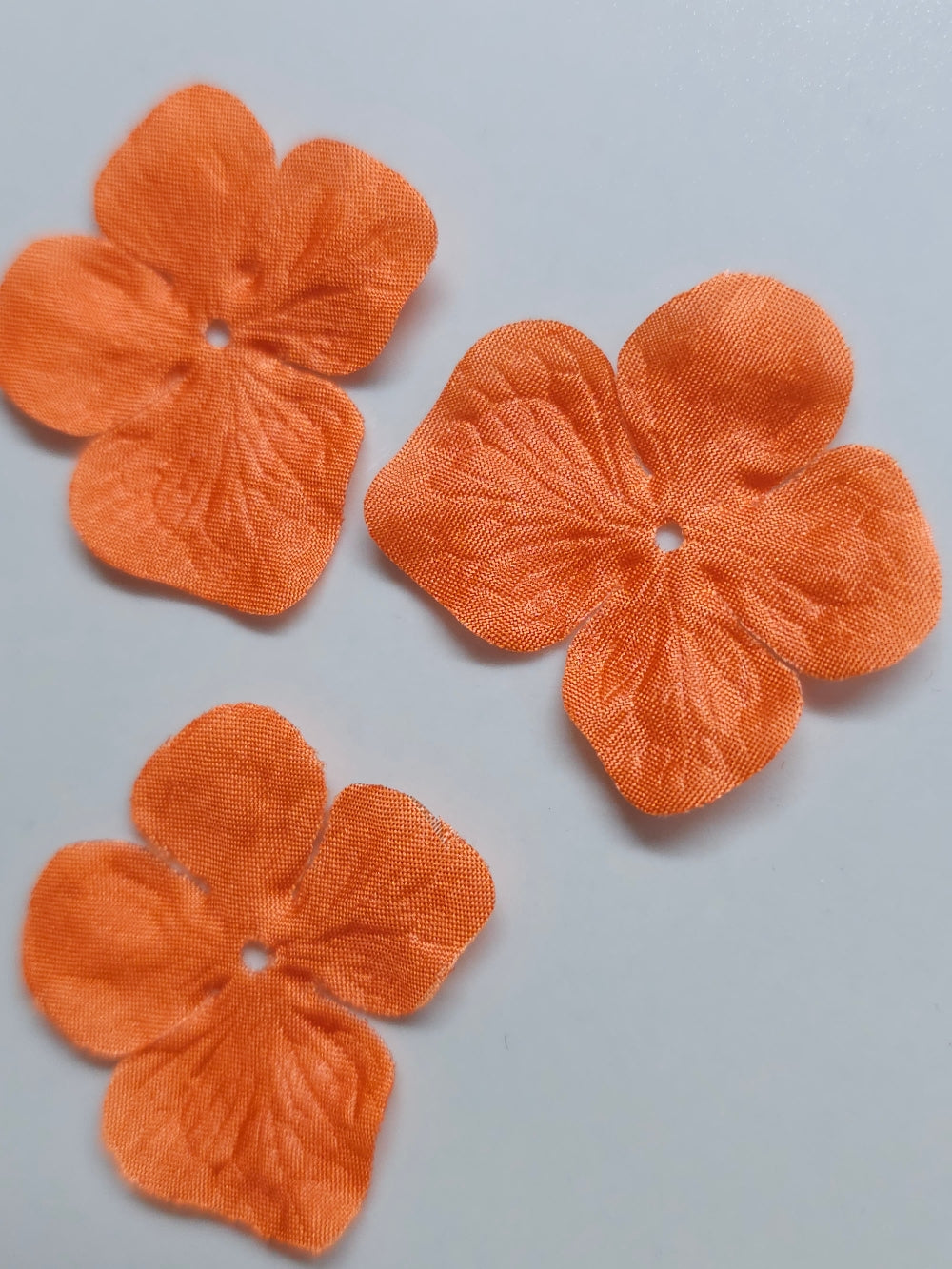 3 fleurs hortensia en pongé de soie orange pour bijoux mariage, scrapbooking, carterie, couture