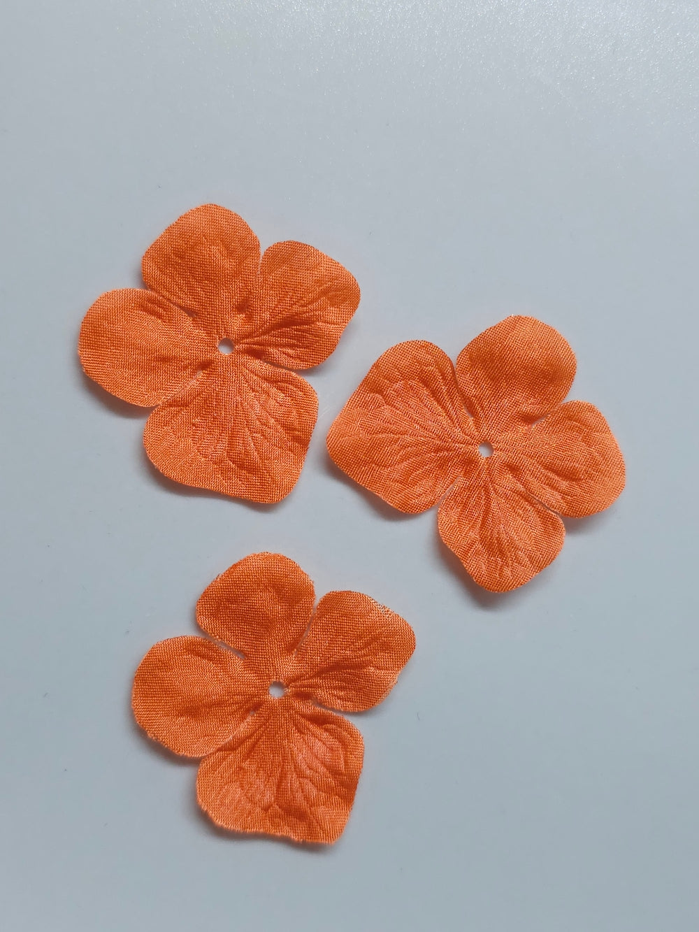 3 fleurs hortensia en pongé de soie orange pour bijoux mariage, scrapbooking, carterie, couture