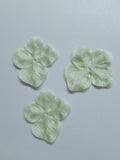 3 fleurs hortensia en pongé de soie vert amande pour bijoux mariage, scrapbooking, carterie, couture
