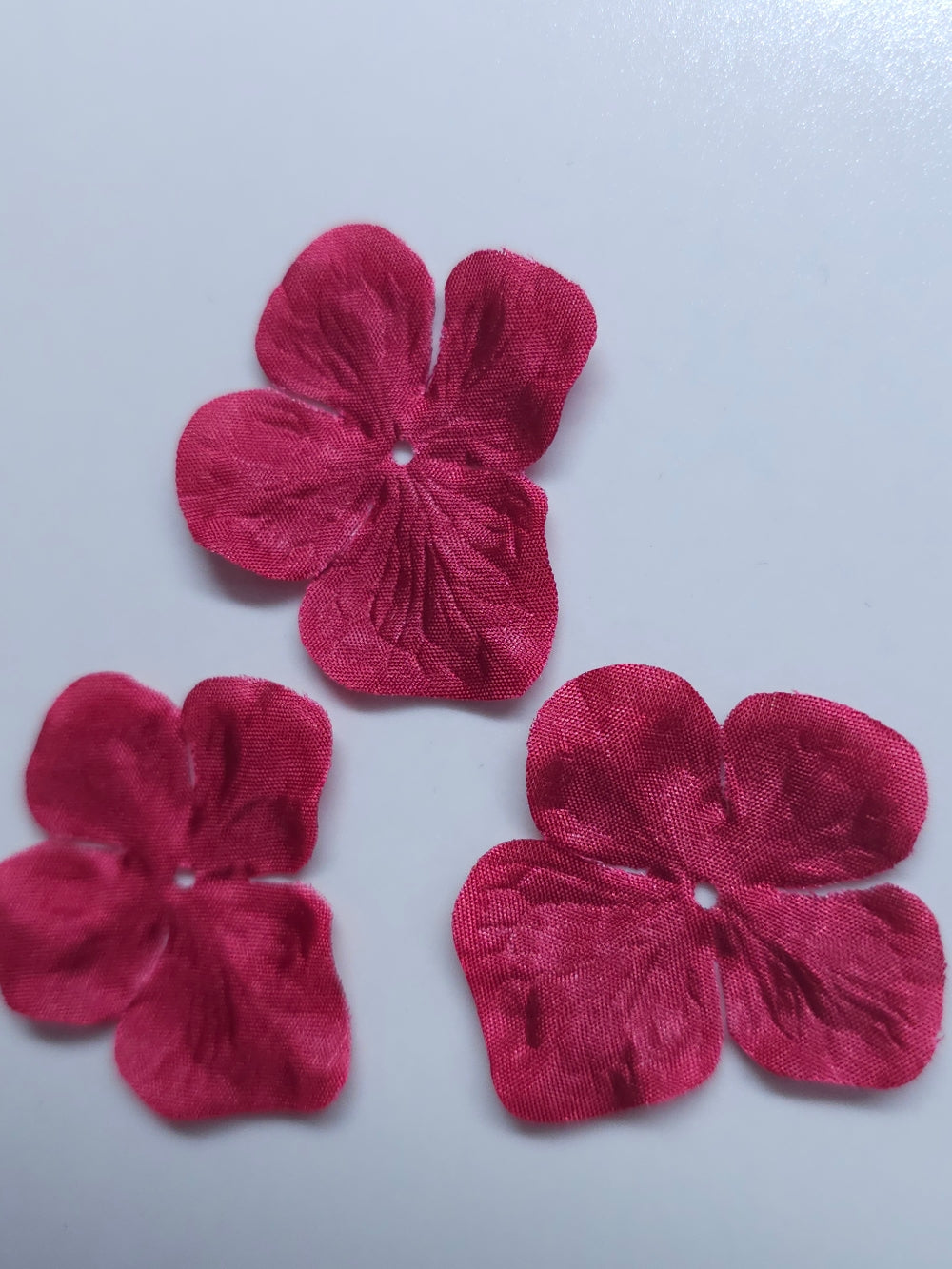 3 fleurs hortensia en pongé de soie bordeaux pour bijoux mariage, scrapbooking, carterie, couture