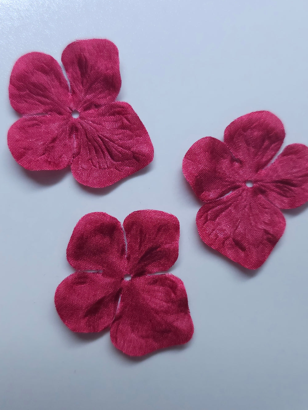 3 fleurs hortensia en pongé de soie bordeaux pour bijoux mariage, scrapbooking, carterie, couture
