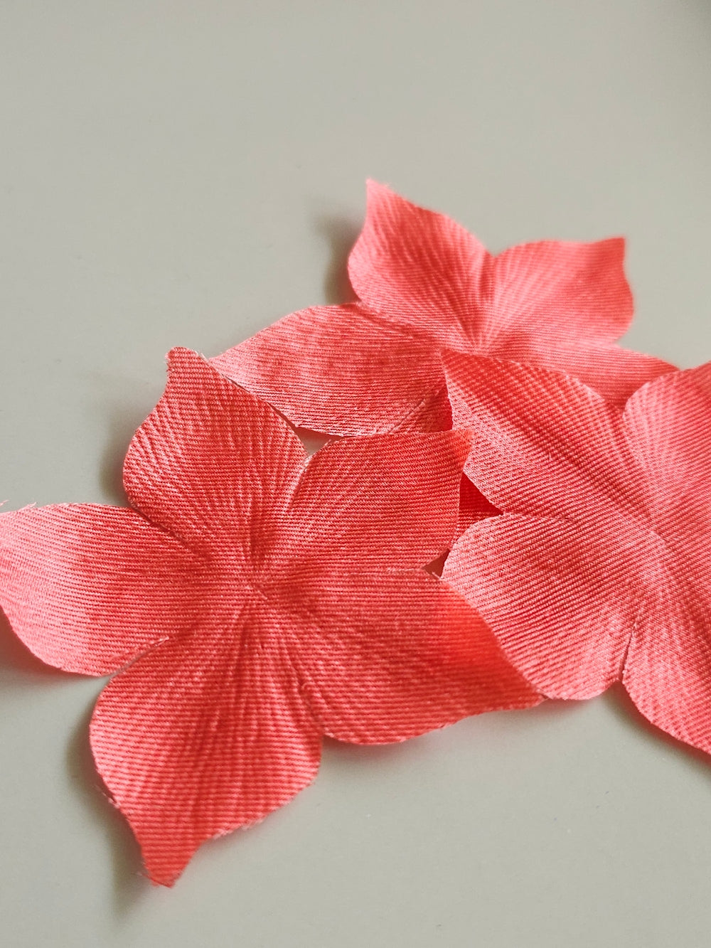 3 fleurs en pongé de soie carré de soie corail pour bijoux mariage, scrapbooking, carterie, couture