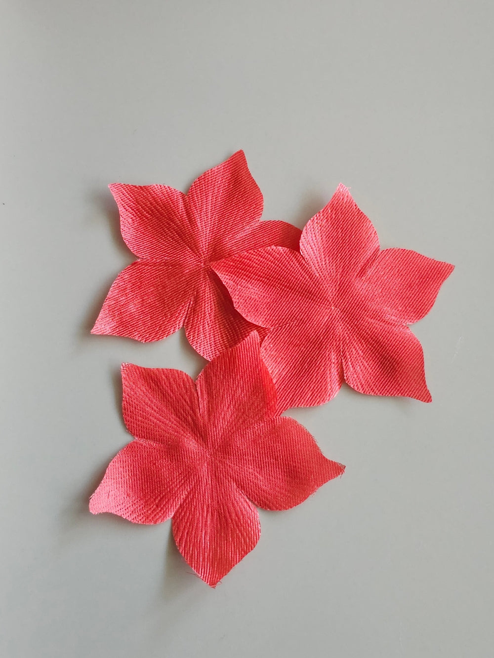3 fleurs en pongé de soie carré de soie corail pour bijoux mariage, scrapbooking, carterie, couture