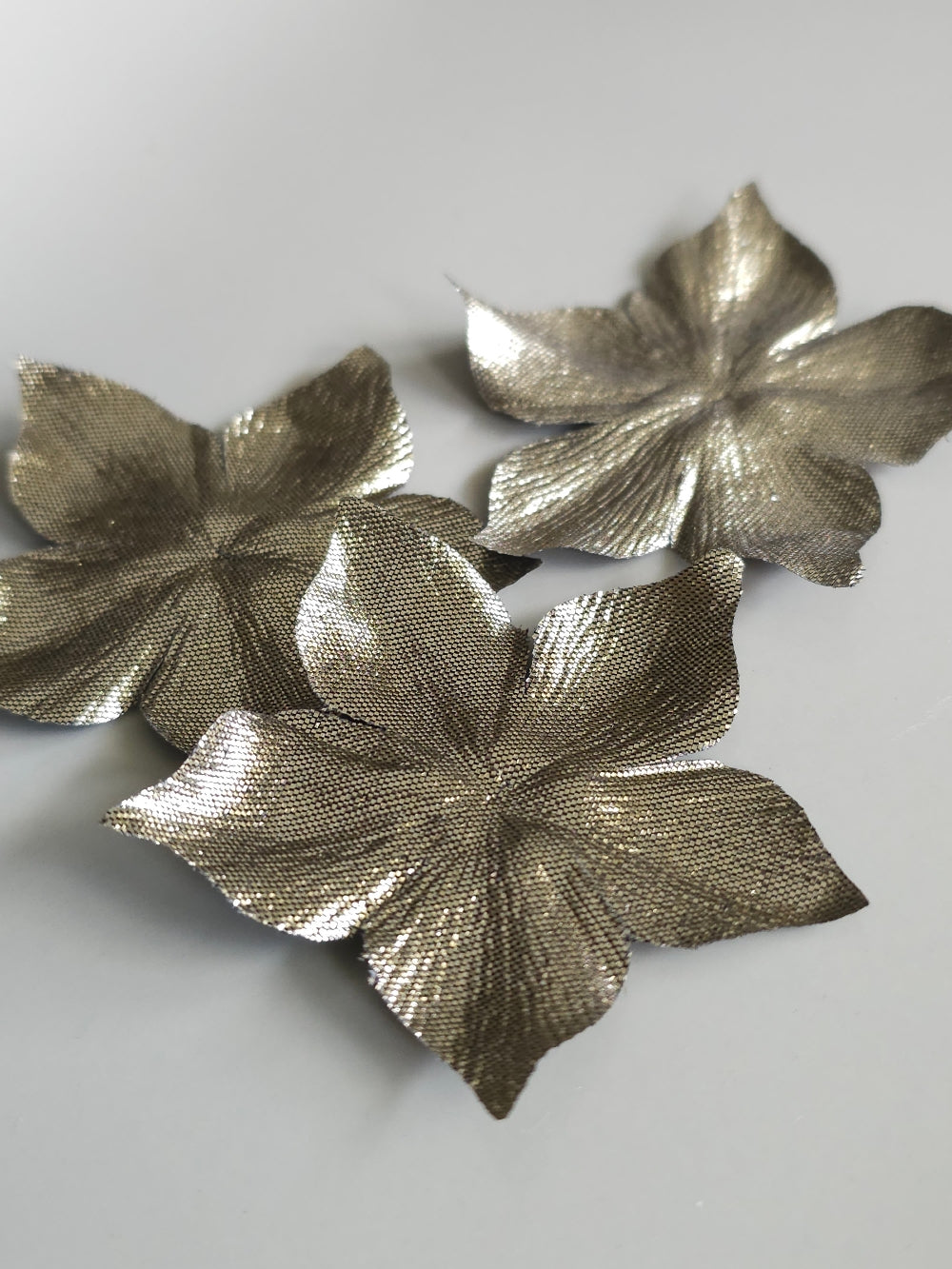 3 fleurs en satin de soie doré pour bijoux mariage, scrapbooking, carterie, couture