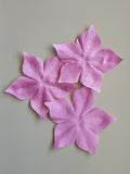 3 fleurs en satin de soie rose bonbon poudré pour bijoux mariage, scrapbooking, carterie, couture