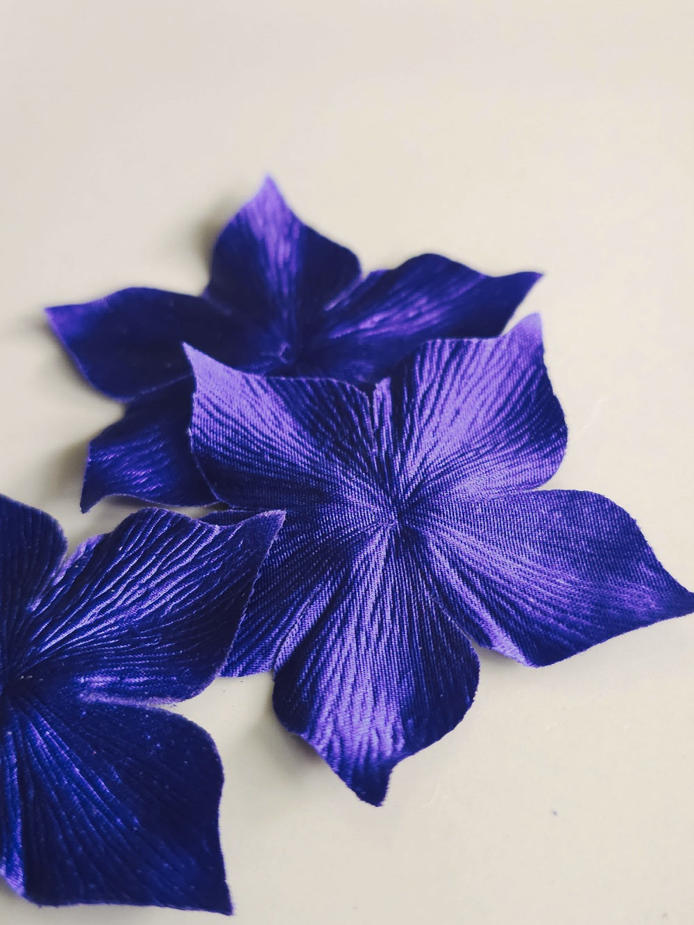 3 fleurs en satin de soie violet pour bijoux mariage, scrapbooking, carterie, couture