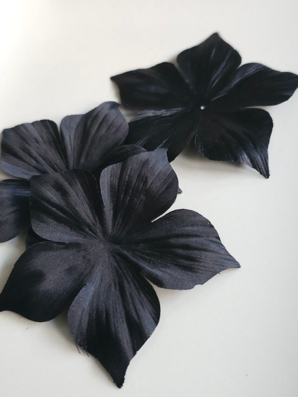 3 fleurs en satin de soie noire 8 cm pour bijoux mariage, scrapbooking, carterie, couture