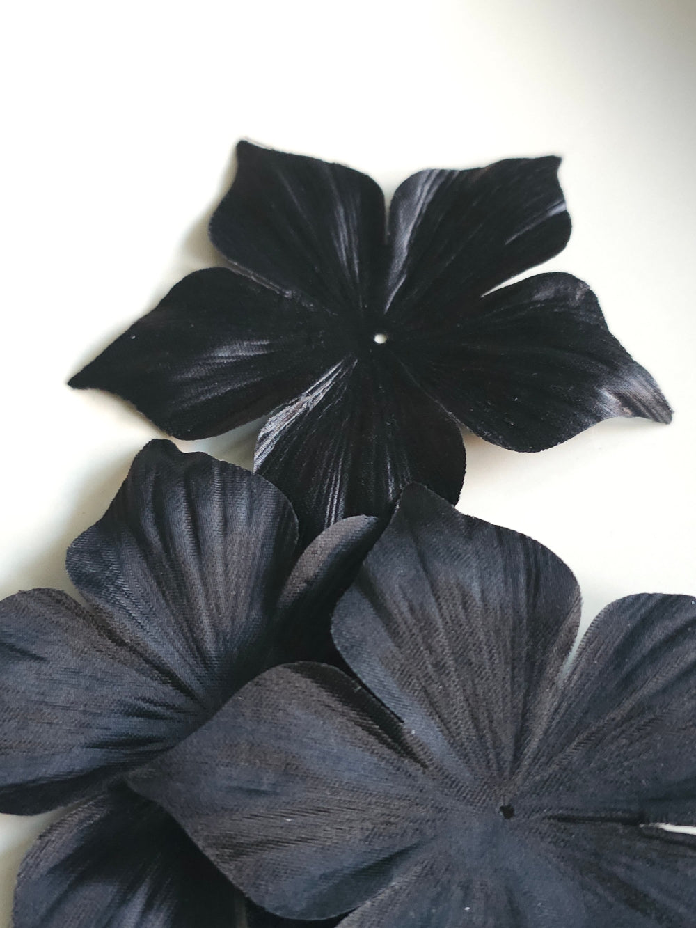 3 fleurs en satin de soie noire 8 cm pour bijoux mariage, scrapbooking, carterie, couture