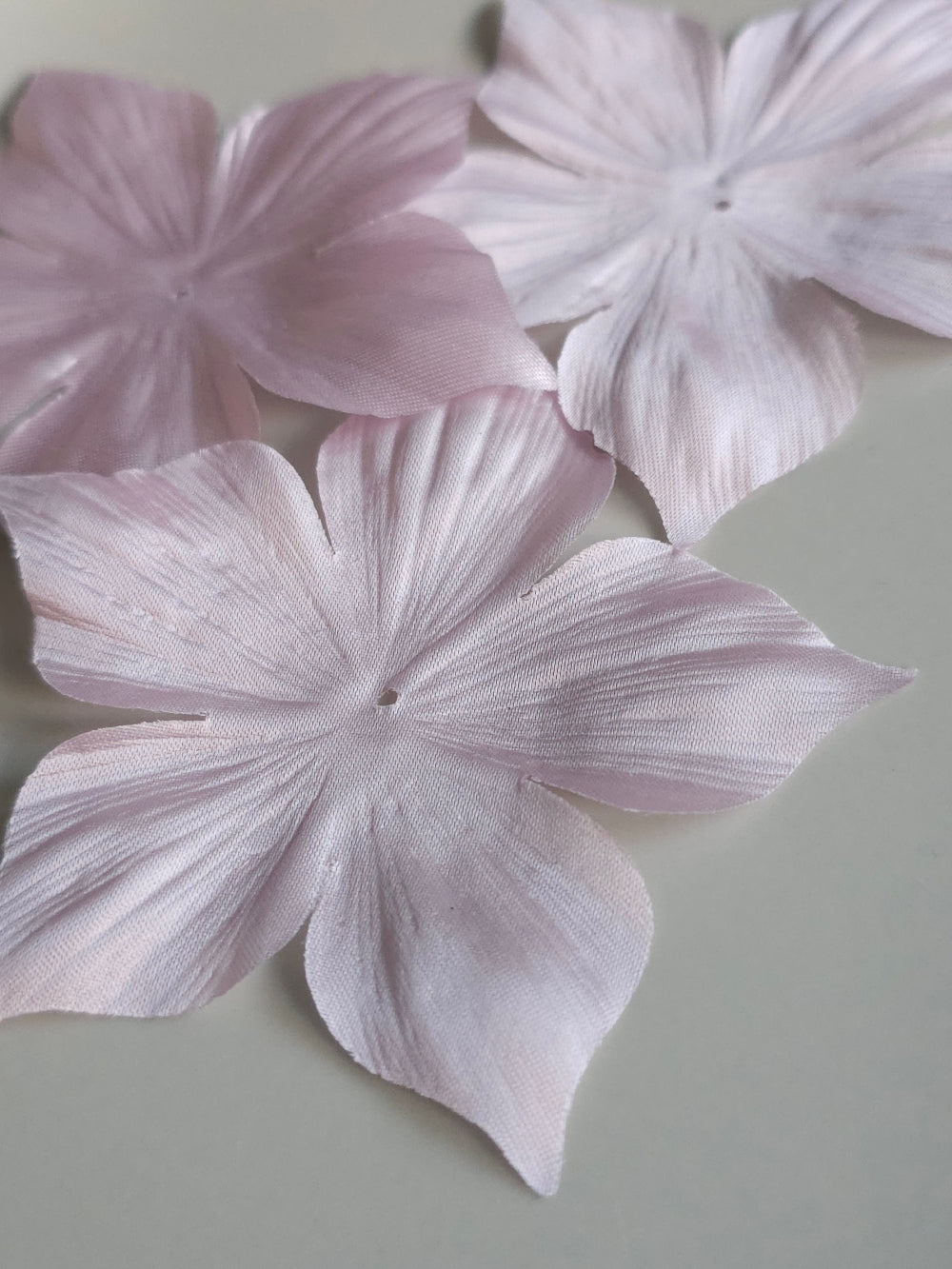 3 fleurs en satin de soie rose 8 cm pour bijoux mariage, scrapbooking, carterie, couture