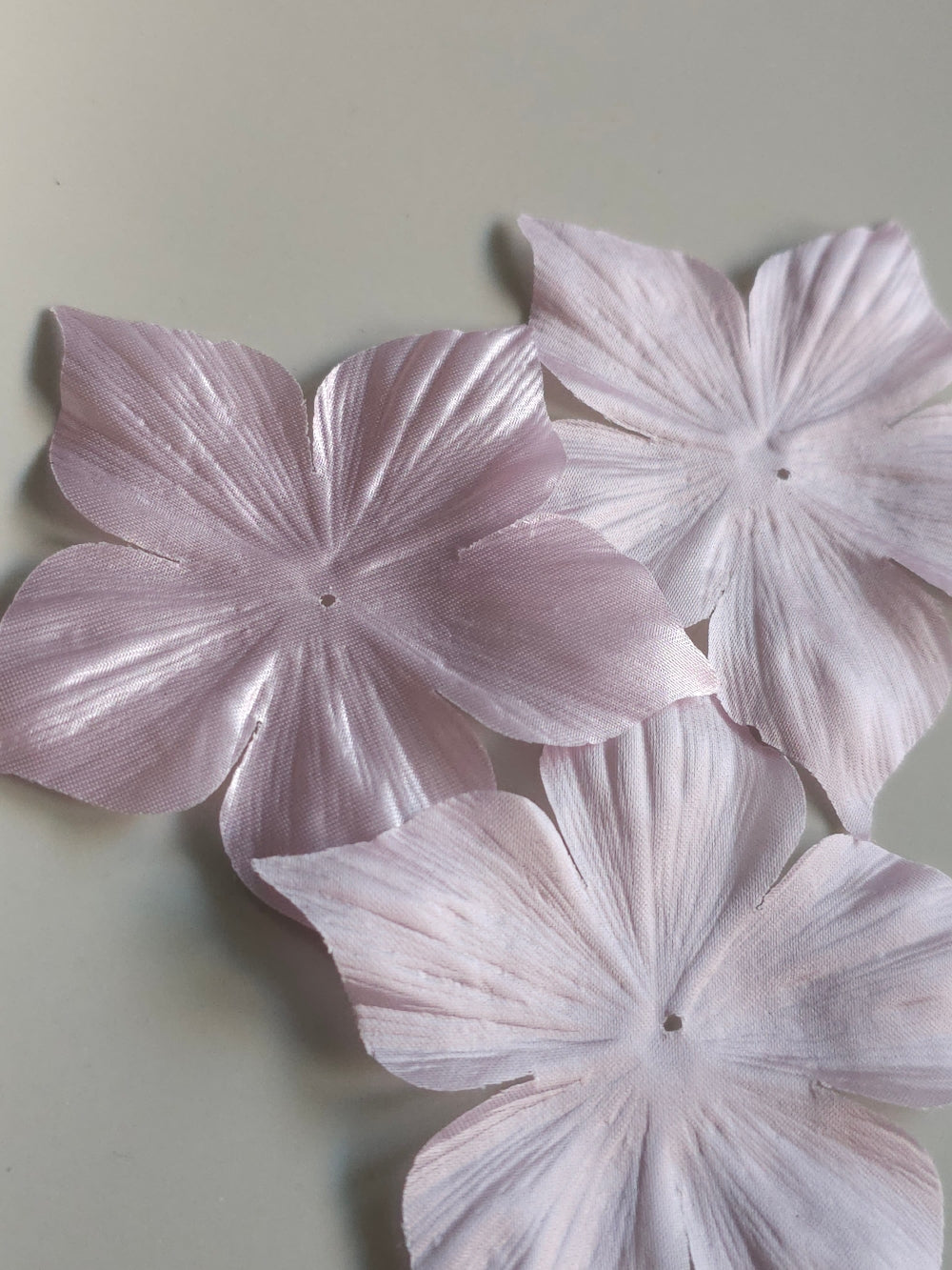 3 fleurs en satin de soie rose 8 cm pour bijoux mariage, scrapbooking, carterie, couture