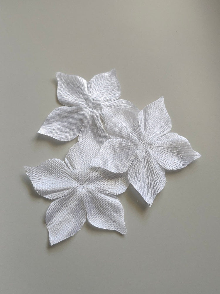 3 fleurs en satin de soie blanc pour bijoux mariage, scrapbooking, carterie, couture