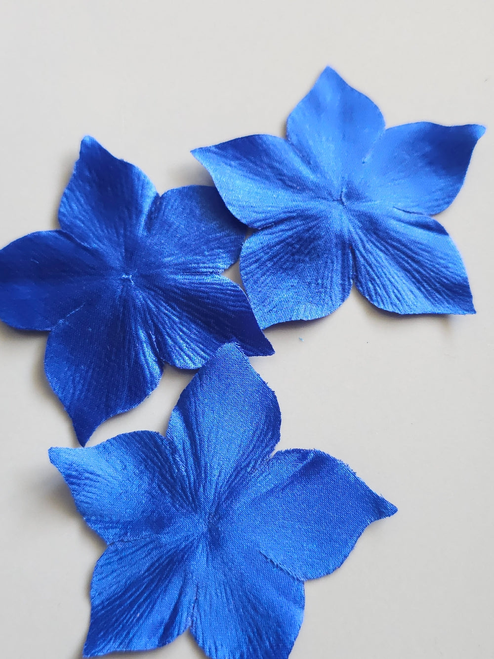 3 fleurs en satin de soie bleu roi pour bijoux mariage, scrapbooking, carterie, couture