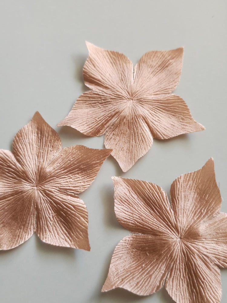 3 fleurs en satin de soie cappuccino pour bijoux mariage, scrapbooking, carterie, couture