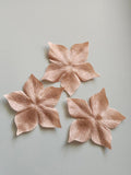 3 fleurs en satin de soie cappuccino pour bijoux mariage, scrapbooking, carterie, couture