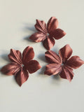3 fleurs en satin de soie 3,5 cm marron chocolat pour bijoux mariage, scrapbooking, carterie, couture