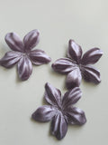 3 fleurs en satin de soie 4,3 cm gris pour bijoux mariage, scrapbooking, carterie, couture