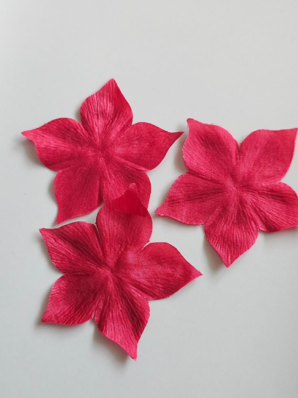 3 fleurs en satin de soie rouge pour bijoux mariage, scrapbooking, carterie, couture