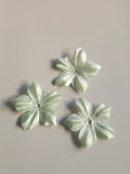 3 fleurs en satin de soie 3,5 cm vert amande pour bijoux mariage, scrapbooking, carterie, couture