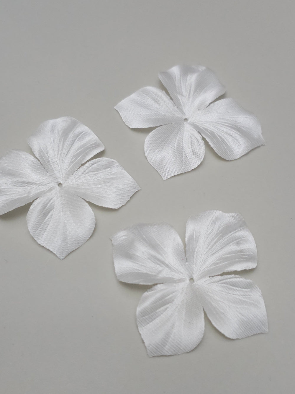 3 papillons en satin de soie blanc pour bijoux mariage, scrapbooking, carterie, couture