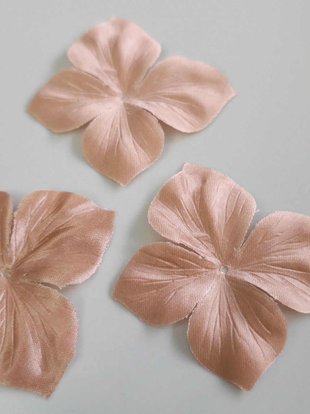 3 papillons en satin de soie cappuccino pour bijoux mariage, scrapbooking, carterie, couture