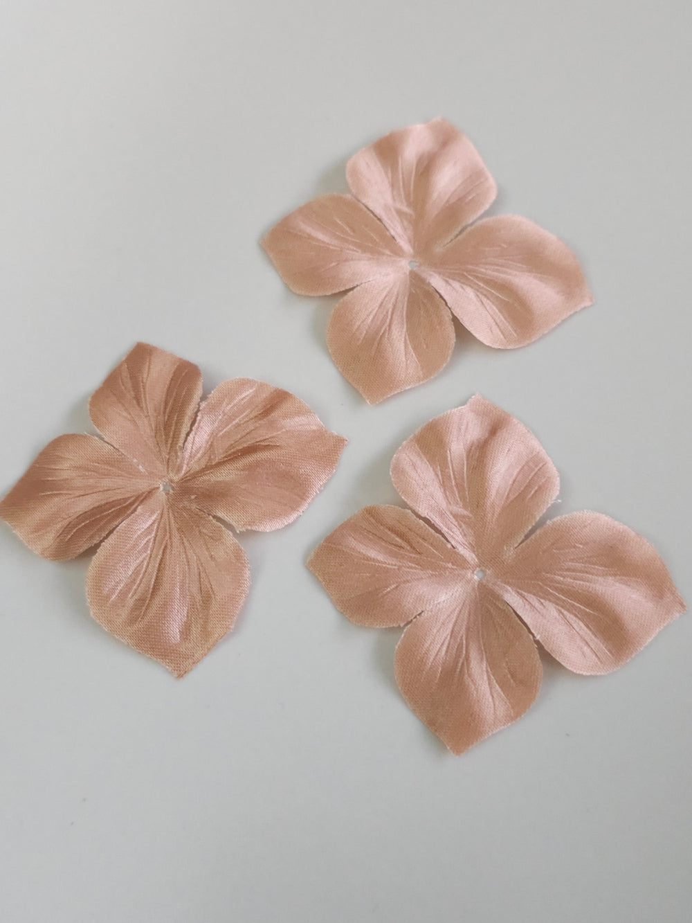 3 papillons en satin de soie cappuccino pour bijoux mariage, scrapbooking, carterie, couture