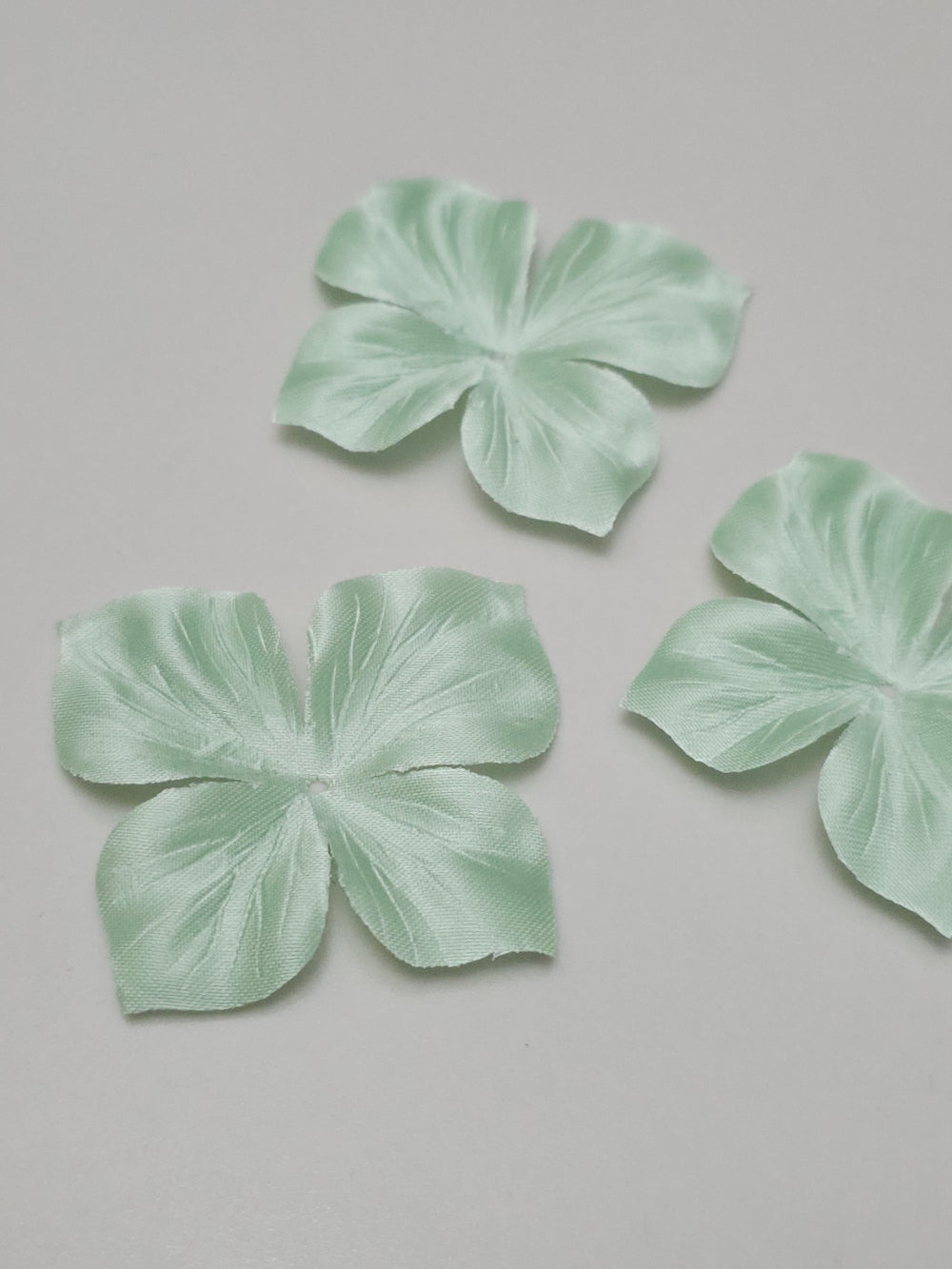 3 papillons en satin de soie vert amande pour bijoux mariage, scrapbooking, carterie, couture
